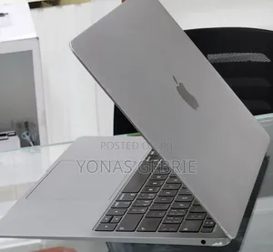 New Laptop Apple MacBook 8GB Intel Core i5 SSD 256GB