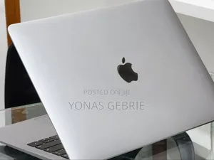 New Laptop Apple MacBook 8GB Intel Core i5 SSD 256GB