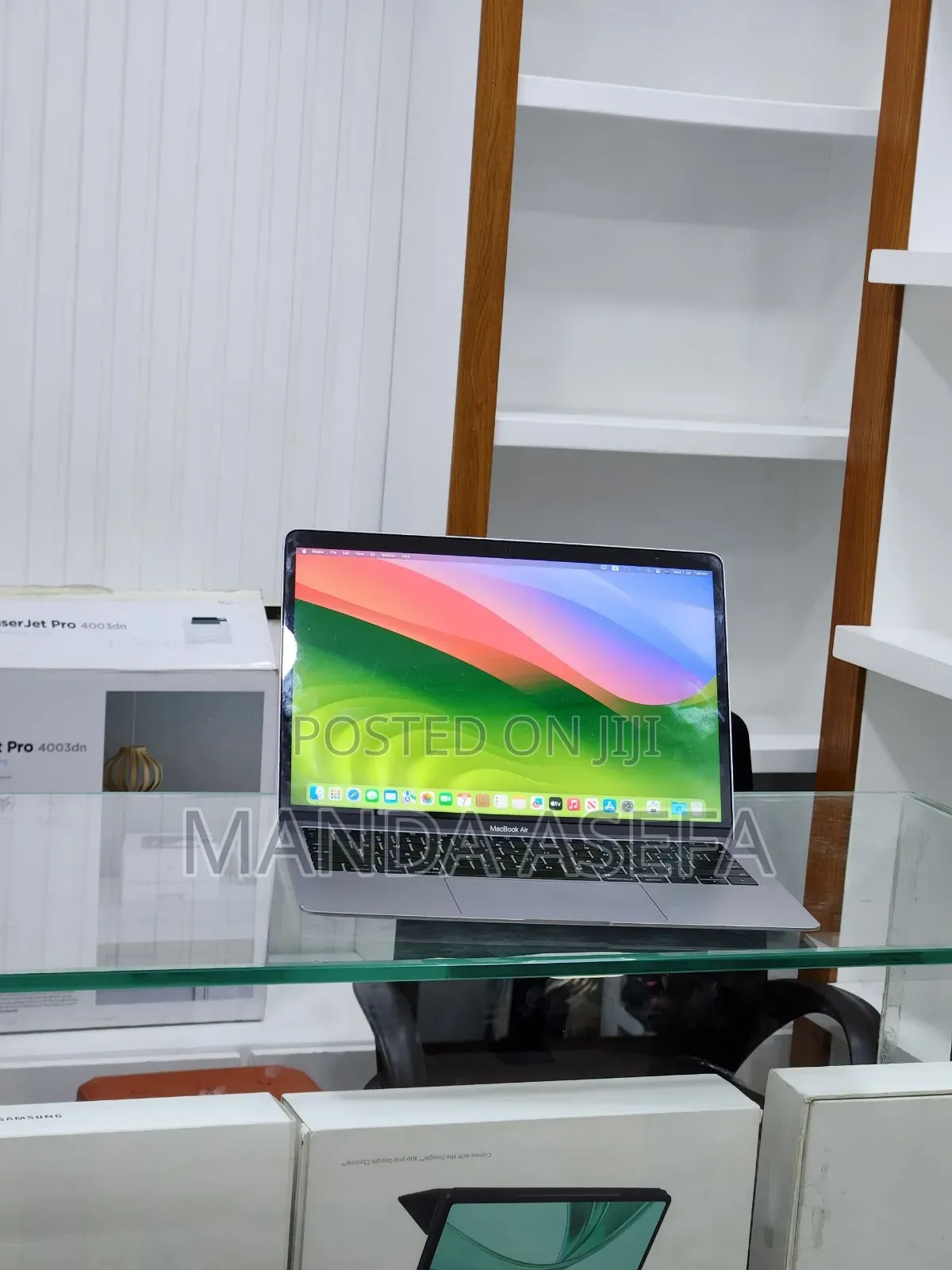 New Laptop Apple MacBook Air 2019 8GB Intel Core i5 SSD 256GB