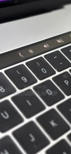 New Laptop Apple MacBook Pro 2016 16GB Intel Core i7 SSD 256GB