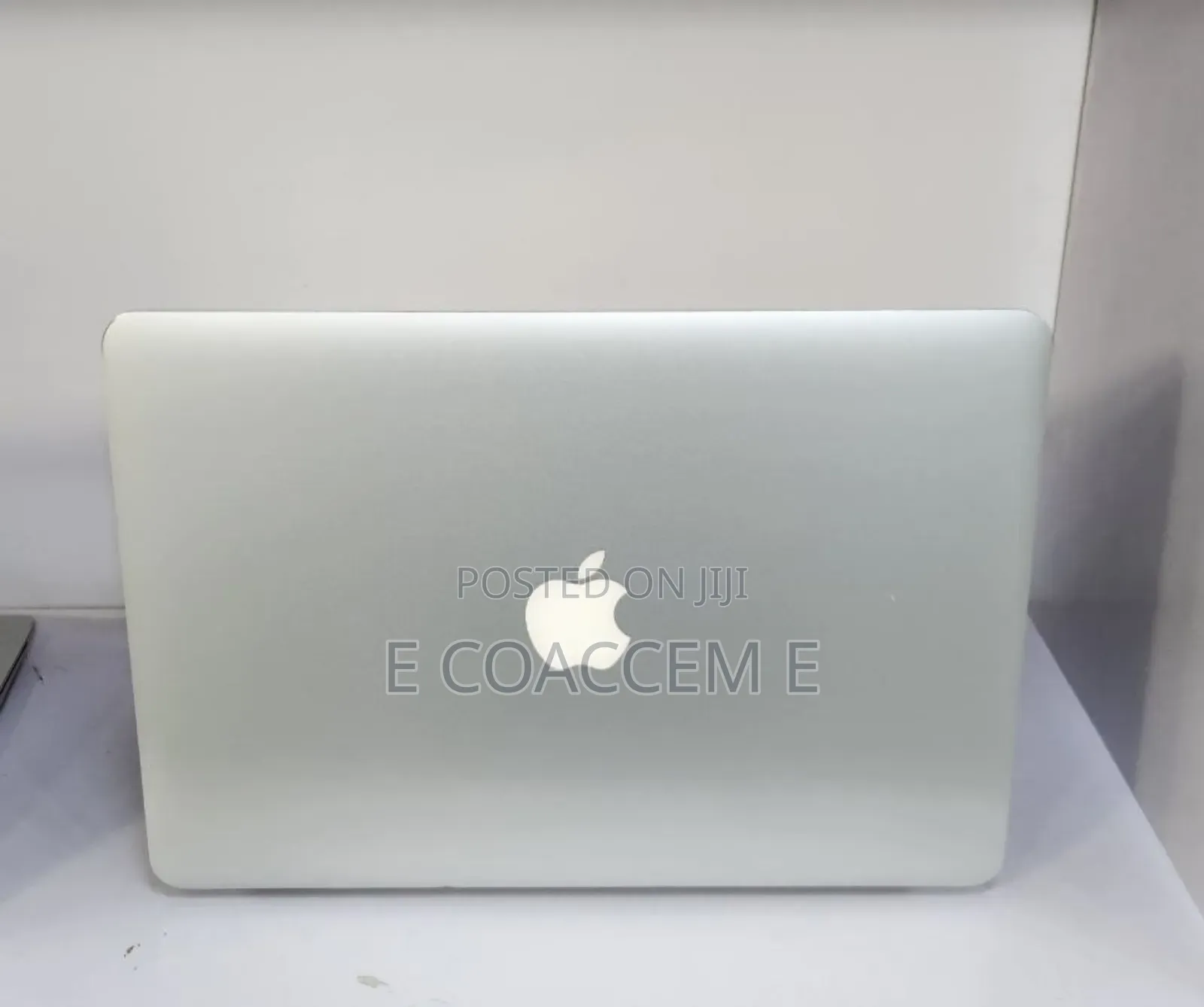 New Laptop Apple MacBook 2017 8GB Intel Core i5 SSD 256GB