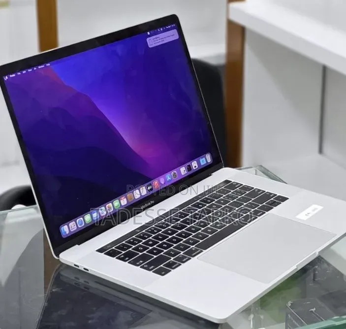 New Laptop Apple MacBook Pro 2016 16GB Intel Core i7 SSD 256GB