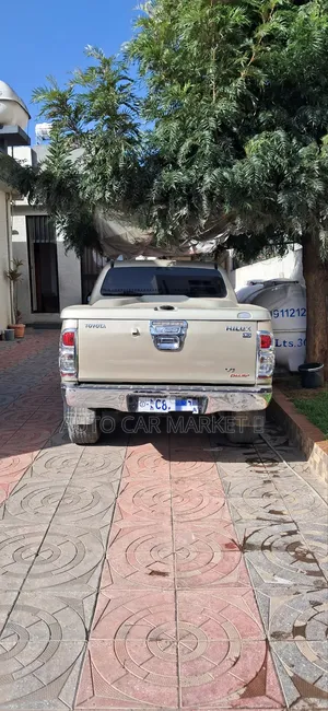 Toyota Hilux 3.0 D-4D 4x4 2015 Ivory