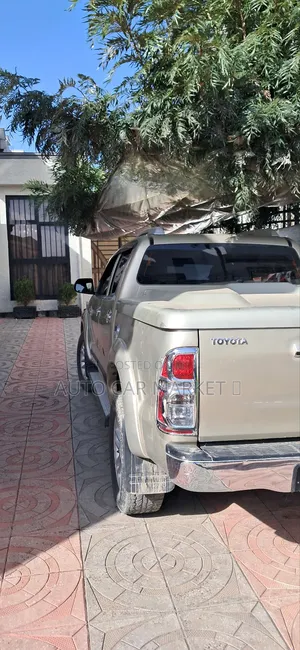 Toyota Hilux 3.0 D-4D 4x4 2015 Ivory