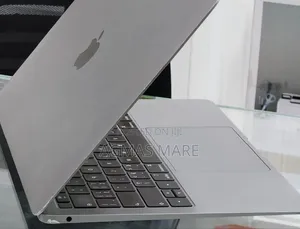 New Laptop Apple MacBook Air 2019 8GB Intel Core i5 SSD 256GB