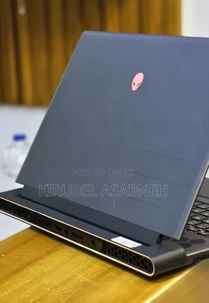 New Laptop Alienware M17x R2 16GB Intel Core i9 SSD 1T
