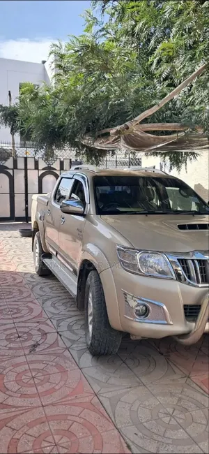 Toyota Hilux 2015 Gray