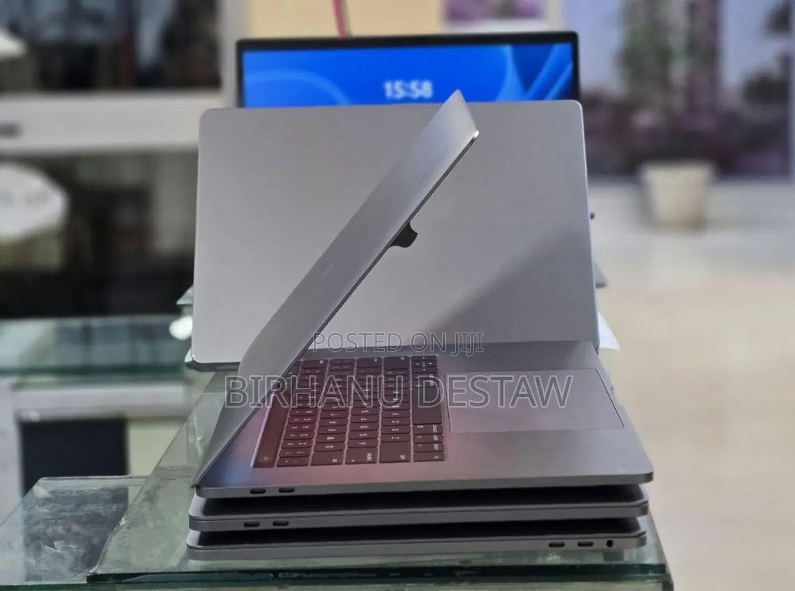 New Laptop Apple MacBook Pro 2017 16GB Intel Core i7 SSD 512GB