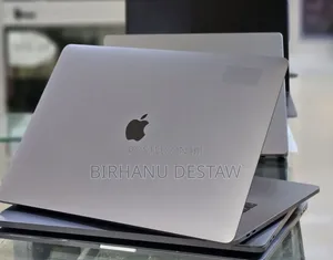 New Laptop Apple MacBook Pro 2017 16GB Intel Core i7 SSD 512GB