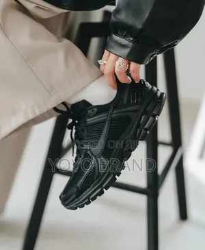 Nike Vomero 5 "Triple Black "Unisex Fashion Sneaker