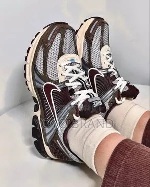 Nike Zoom Vomero 5 "Earth Fossil" Unisex Fashion Sneaker