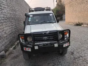 Toyota Land Cruiser 1993 White