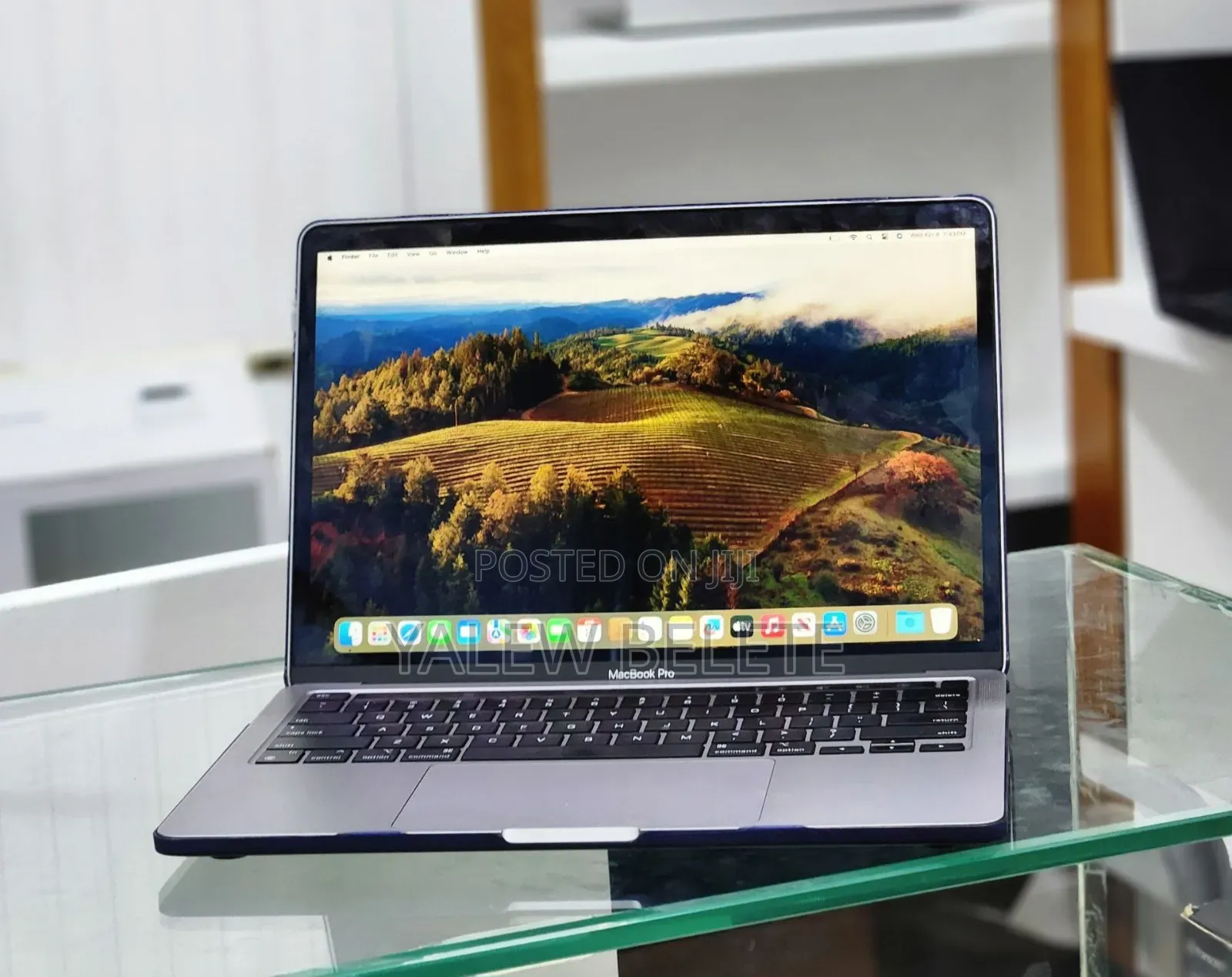 New Laptop Apple MacBook Pro 2020 M1 8GB Apple M1 Pro SSD 512GB