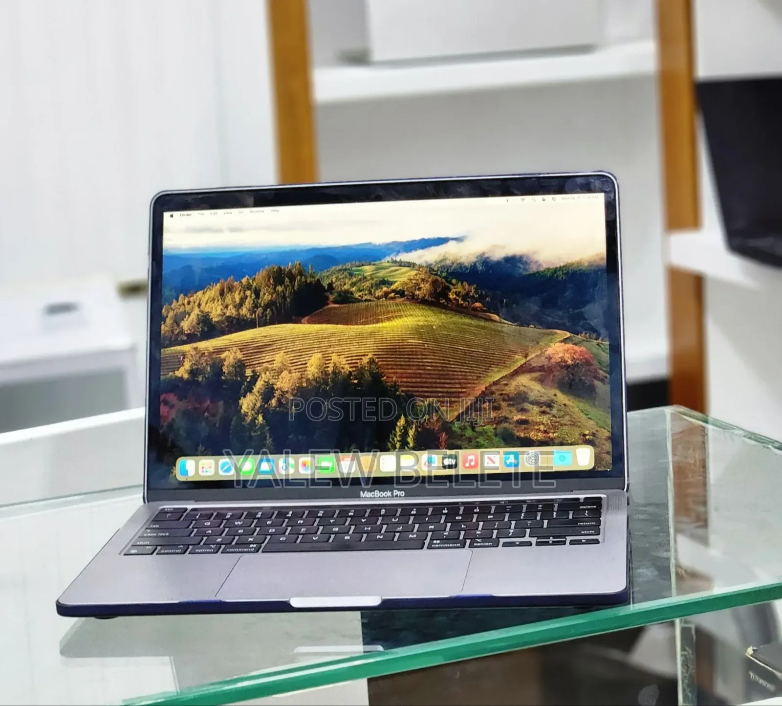New Laptop Apple MacBook Pro 2020 M1 8GB Apple M1 Pro SSD 512GB