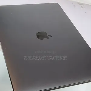 New Laptop Apple MacBook Pro 2017 8GB Intel Core i5 SSD 256GB
