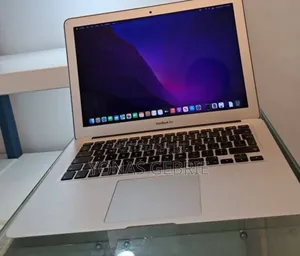 New Laptop Apple MacBook 8GB Intel Core i5 SSD 128GB