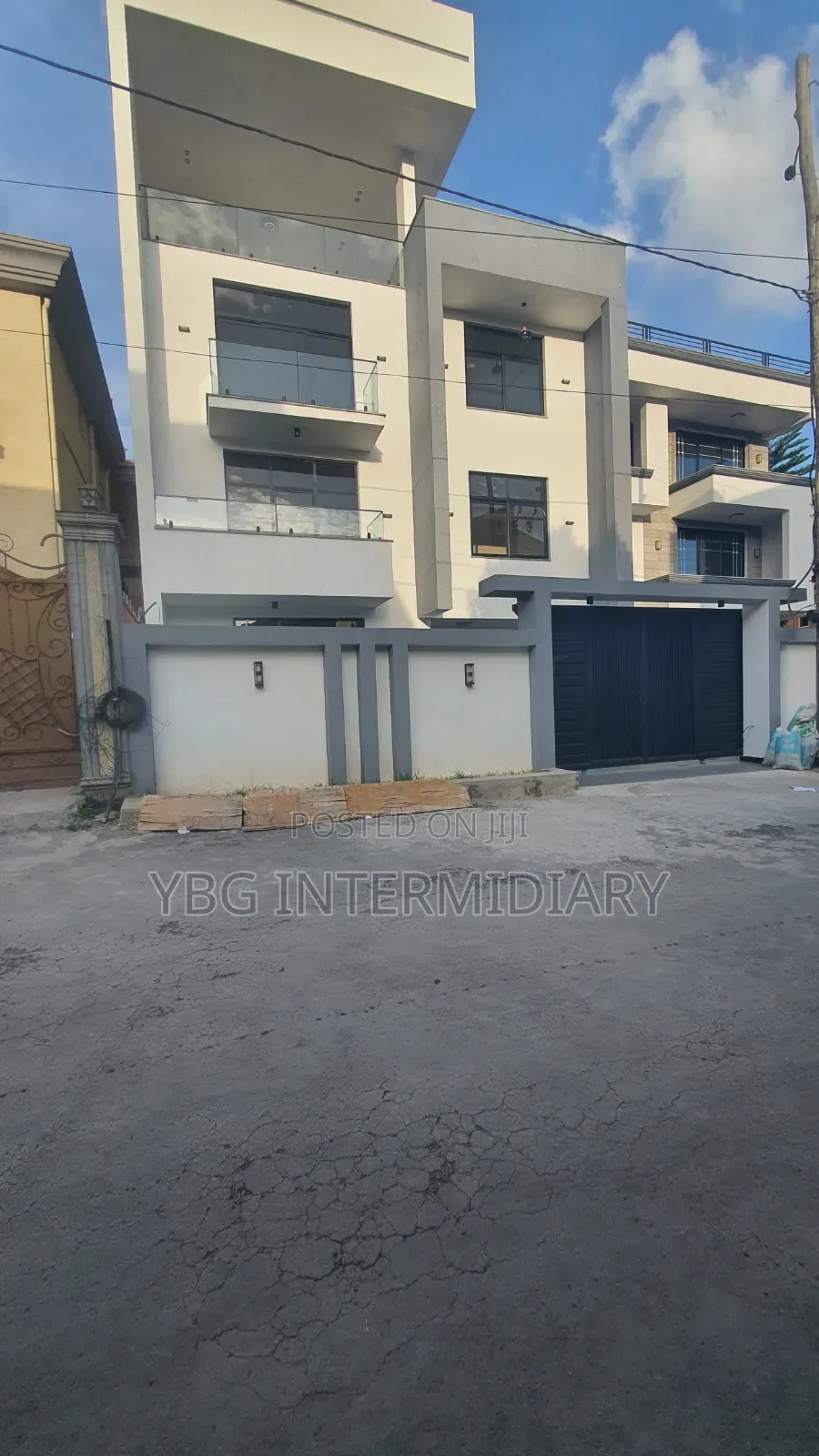 Furnished 5bdrm House in Ayat Kibirdemena, Yeka for sale