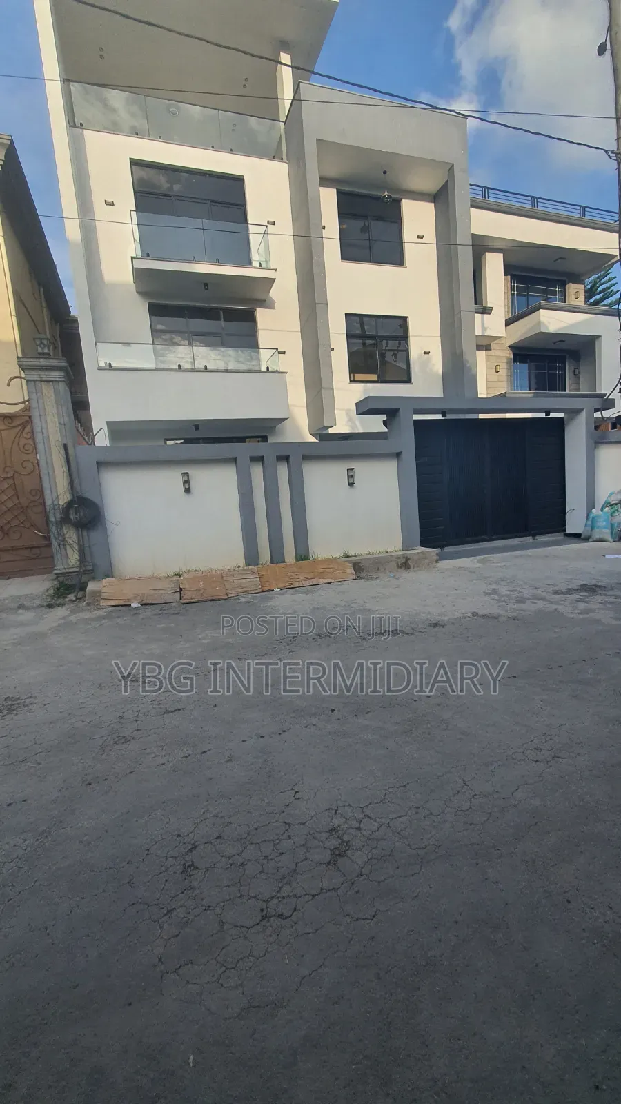 Furnished 5bdrm House in Ayat Kibirdemena, Yeka for sale
