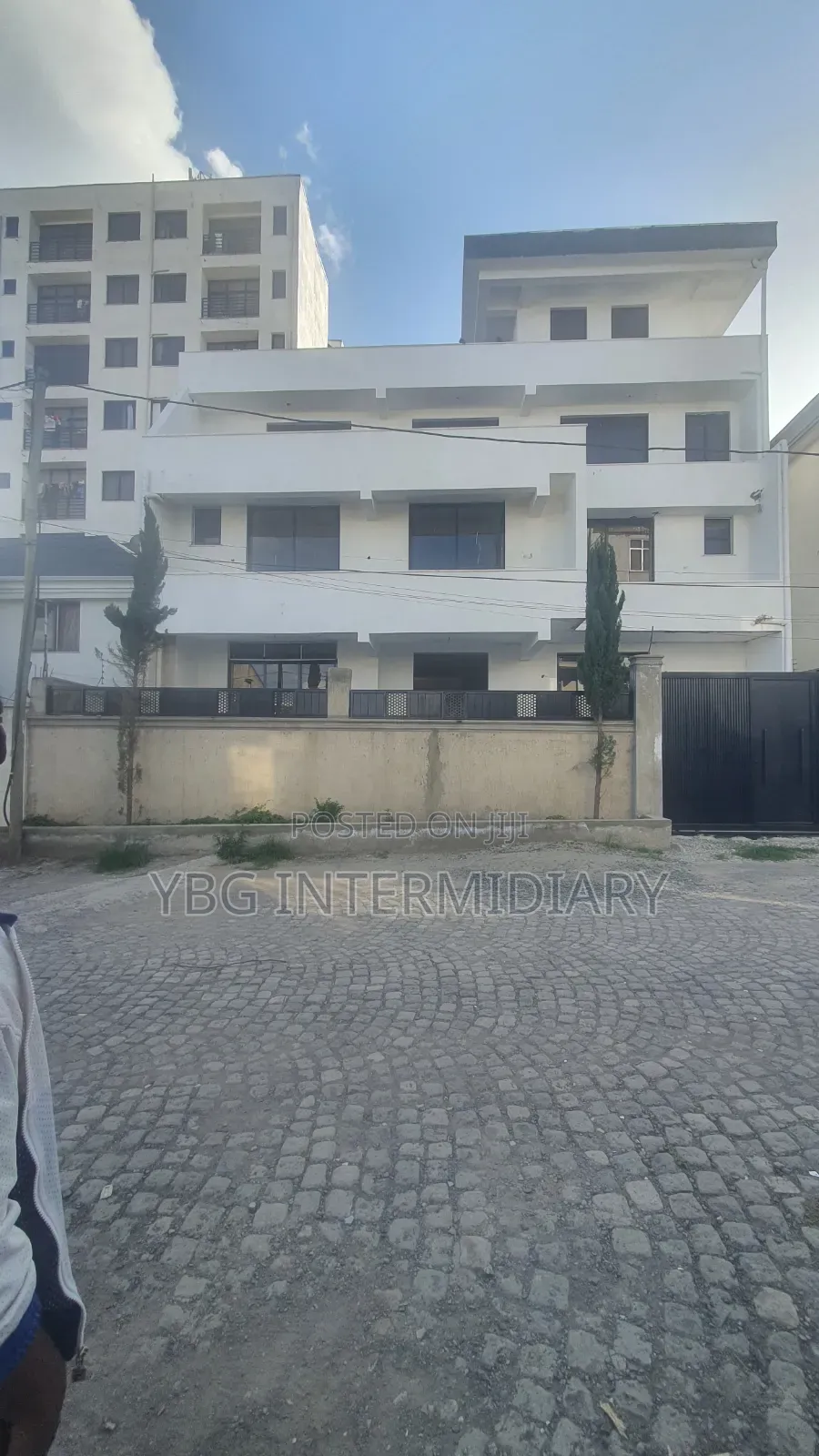 Furnished 5bdrm House in Ayat Kibirdemena, Yeka for sale