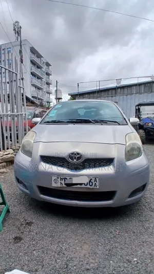 Toyota Yaris 2010 Gray