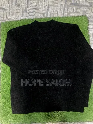 Stylish Black Long-Sleeved Sweater/