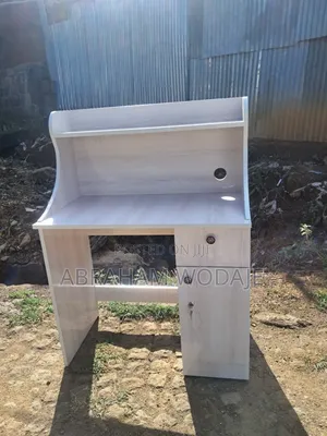 ዘመናዊ Study Table