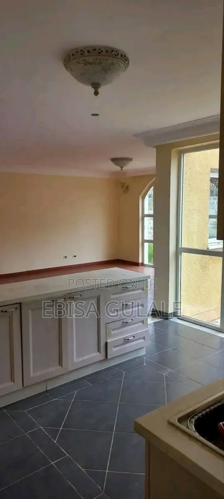 Furnished 7bdrm House in Ccd Real State, Yeka for sale