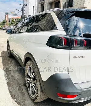 Peugeot 5008 2022 White