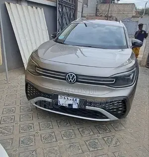Volkswagen ID.6 2024 Gold