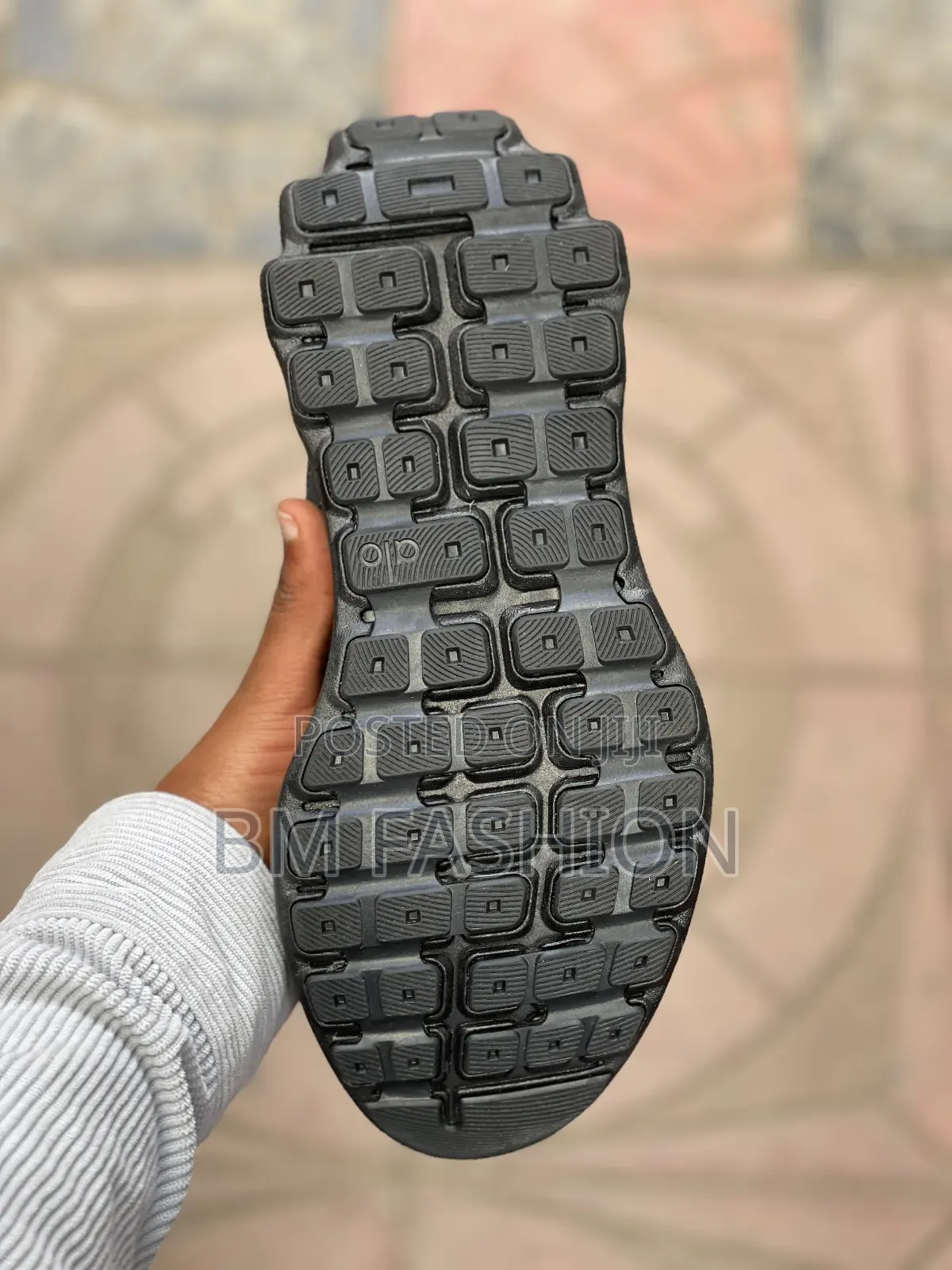 Alo Yoga Recovery Mode Sneakers