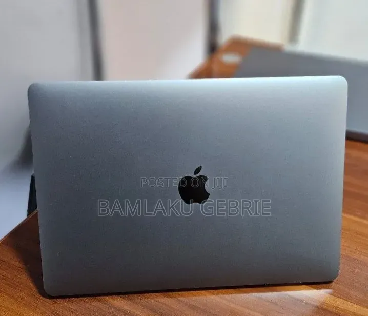 New Laptop Apple MacBook Pro 2017 8GB Intel Core i5 SSD 256GB