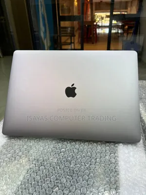 New Laptop Apple MacBook Pro 2017 16GB Intel Core i7 SSD 512GB