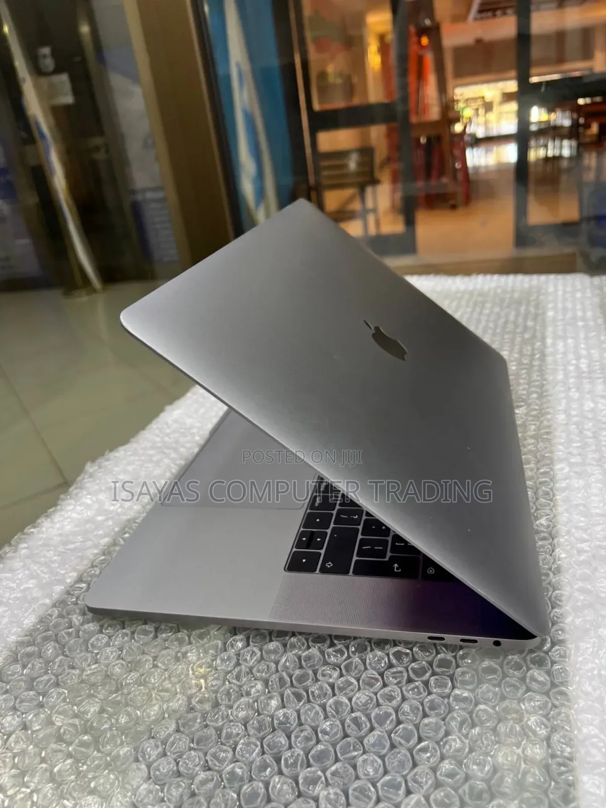 New Laptop Apple MacBook Pro 2017 16GB Intel Core i7 SSD 512GB