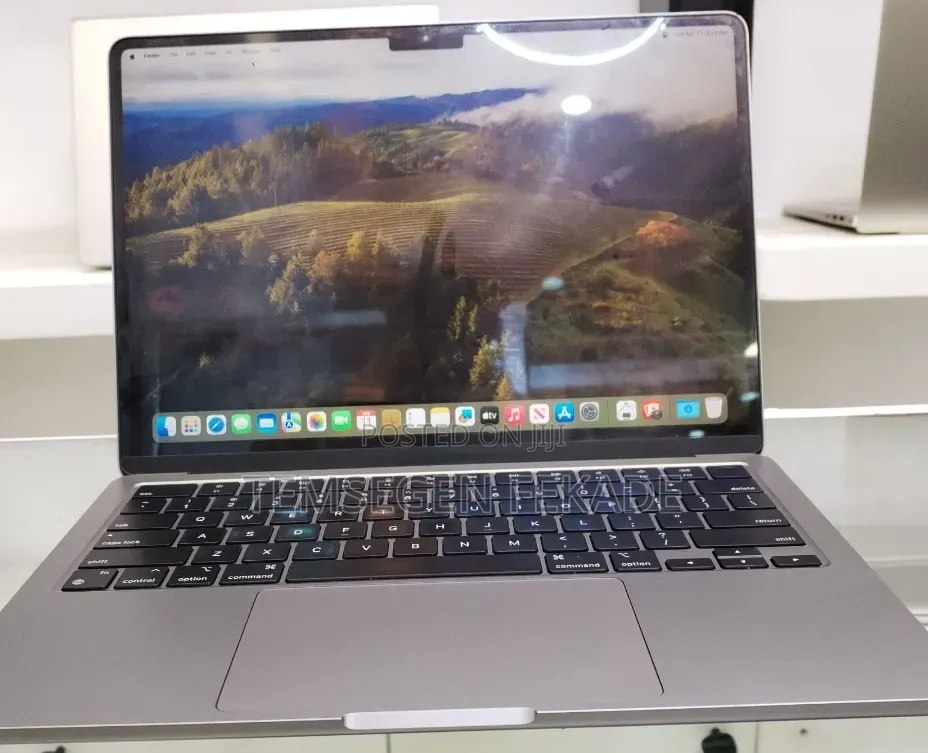 New Laptop Apple MacBook Air 2023 M2 8GB Apple M2 SSD 512GB