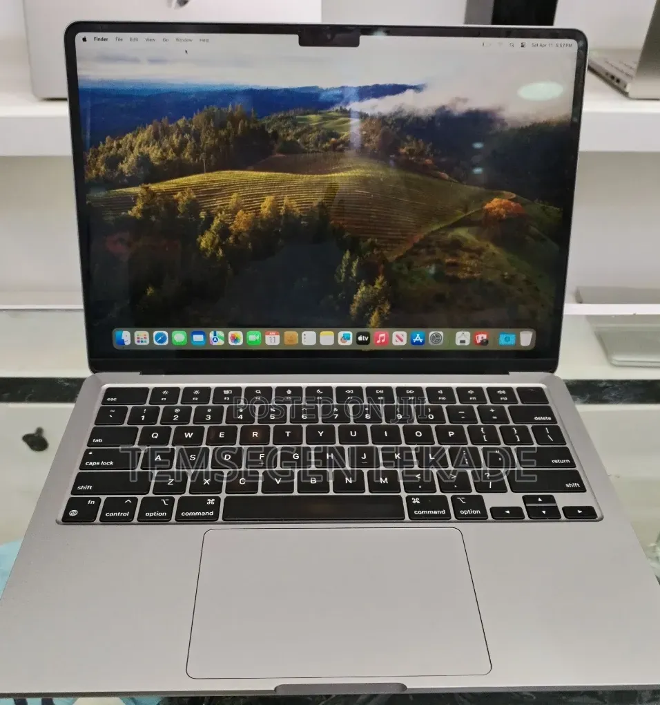 New Laptop Apple MacBook Air 2023 M2 8GB Apple M2 SSD 512GB