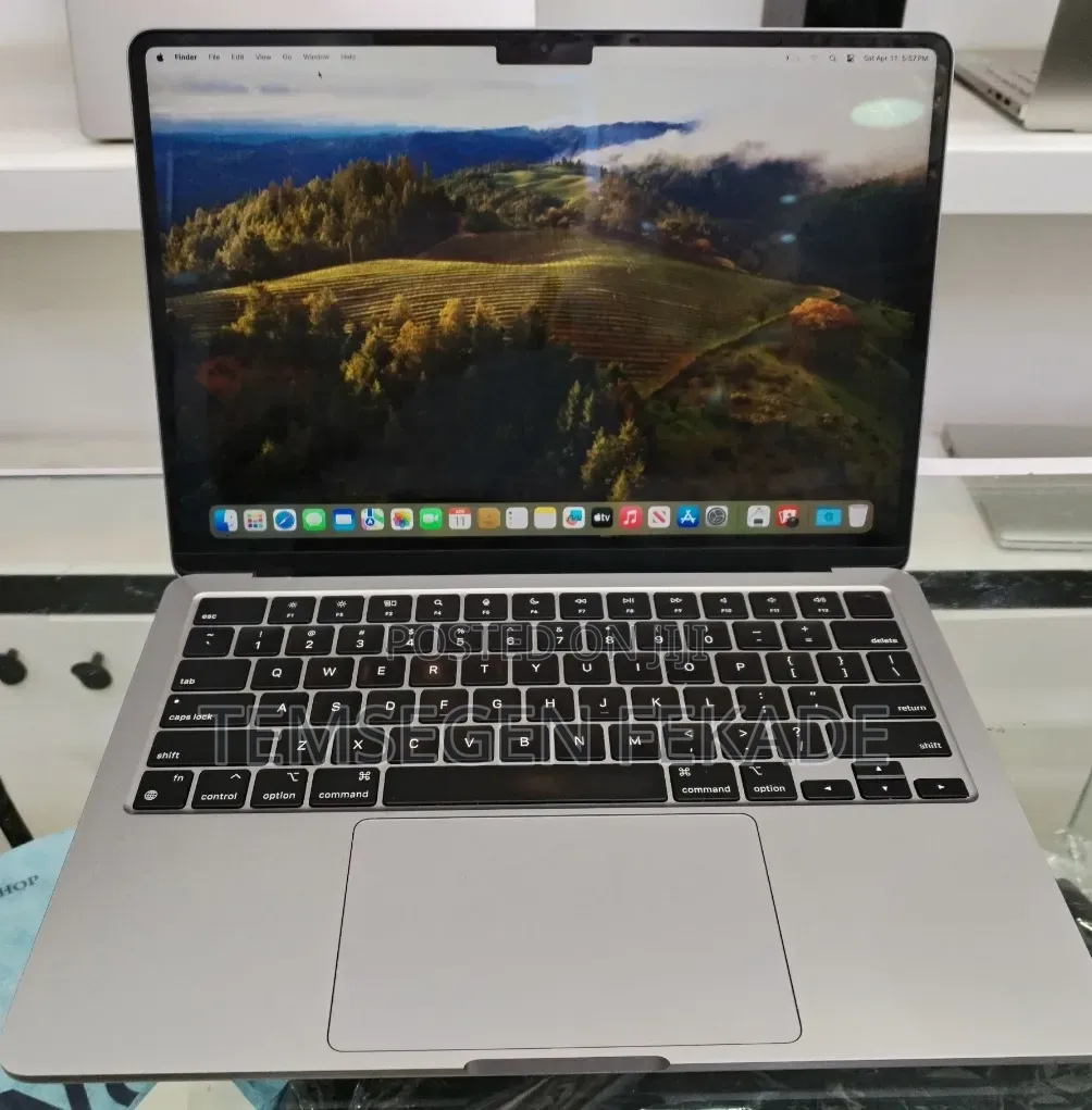 New Laptop Apple MacBook Air 2023 M2 8GB Apple M2 SSD 512GB