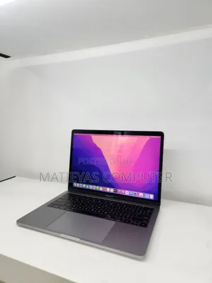 New Laptop Apple MacBook Pro 2017 8GB Intel Core i7 SSD 128GB