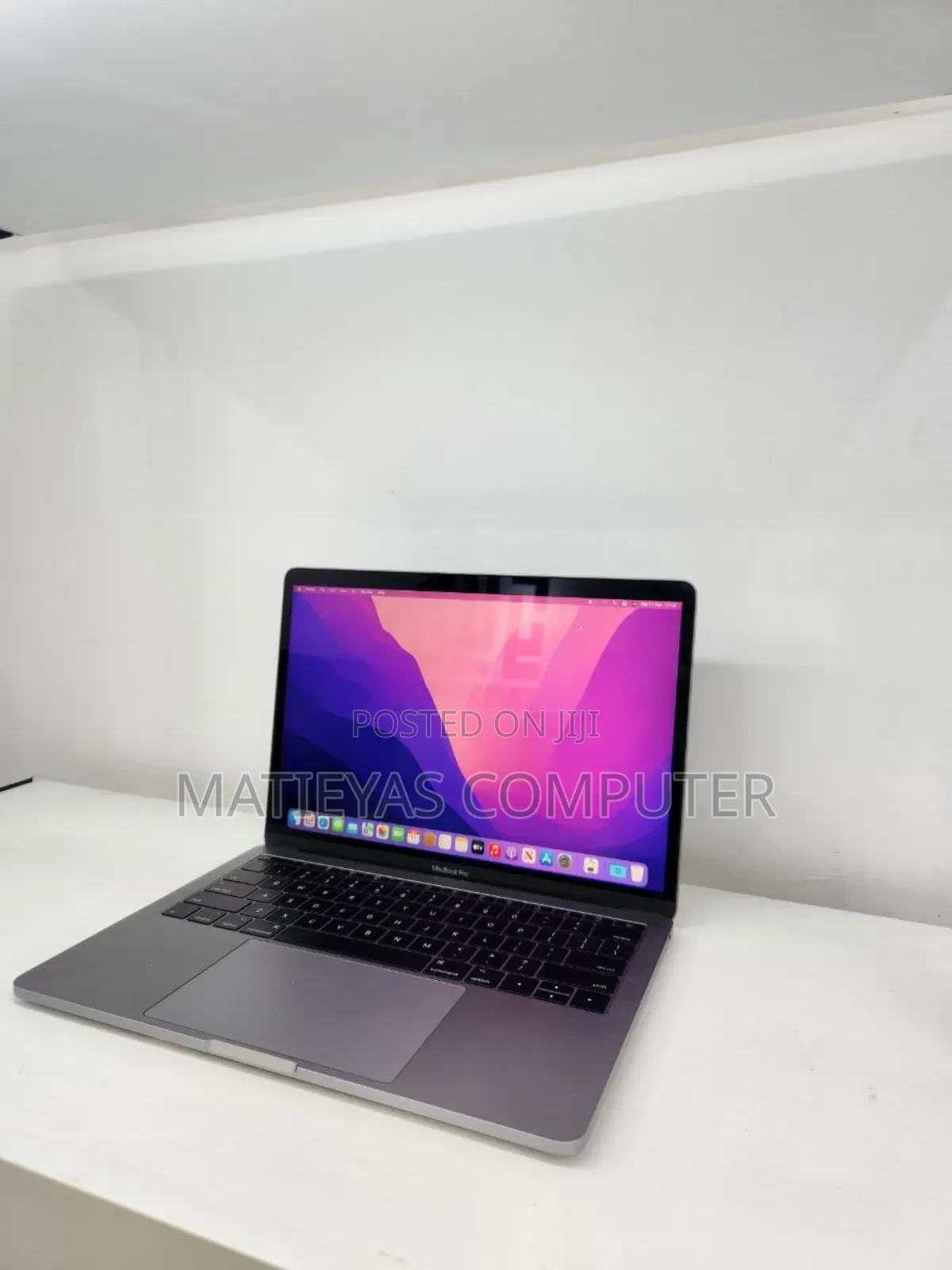 New Laptop Apple MacBook Pro 2017 8GB Intel Core i7 SSD 128GB