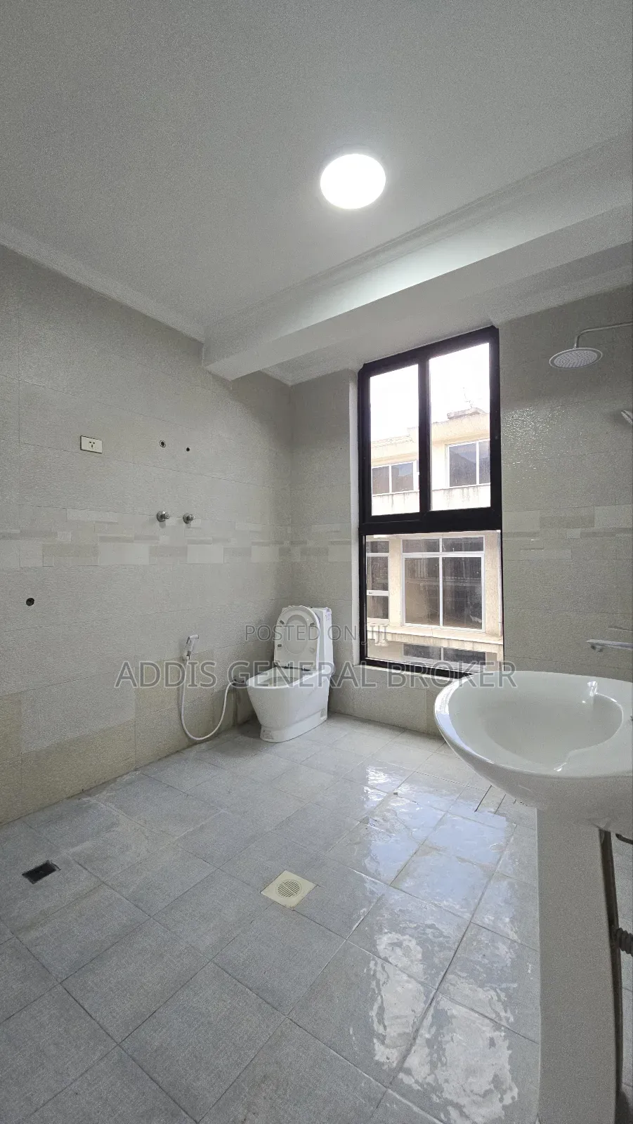 5bdrm House in ለቡ, Nifas Silk-Lafto for sale