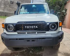 Toyota Land Cruiser 2019 Off white