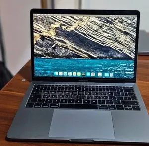 New Laptop Apple MacBook Pro 2017 8GB Intel Core i5 SSD 256GB