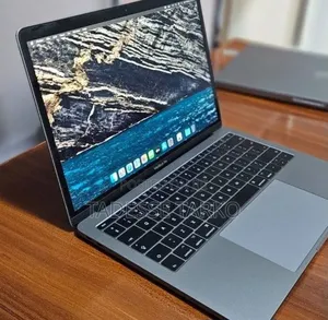 New Laptop Apple MacBook Pro 2017 8GB Intel Core i5 SSD 256GB