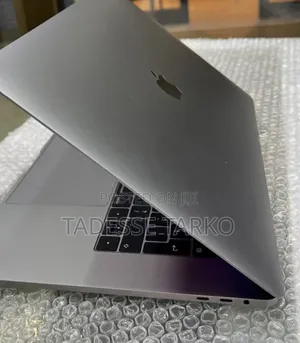 New Laptop Apple MacBook Pro 2017 16GB Intel Core i7 SSD 512GB