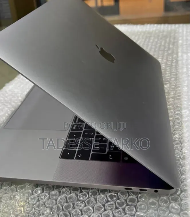 New Laptop Apple MacBook Pro 2017 16GB Intel Core i7 SSD 512GB
