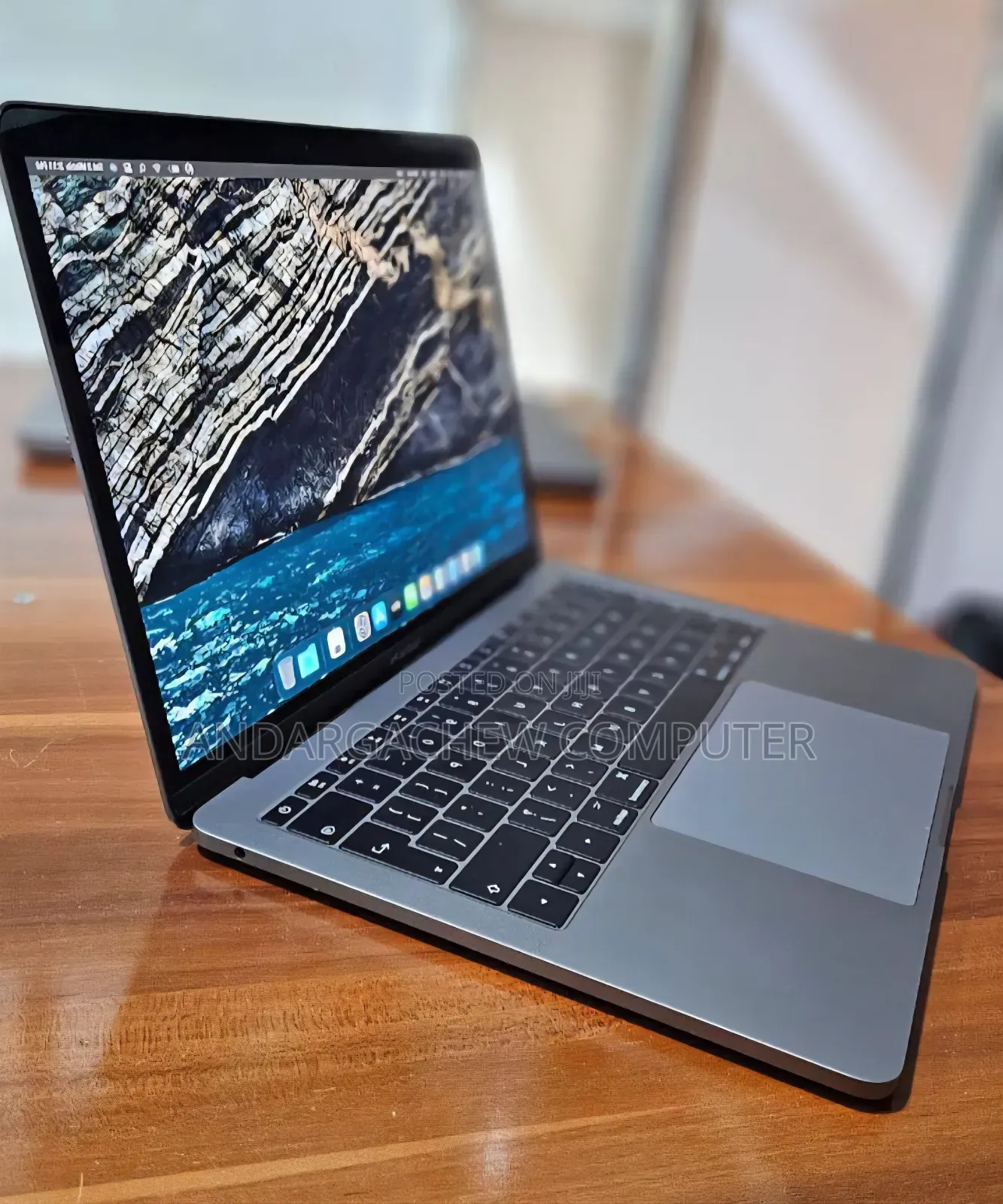 New Laptop Apple MacBook Pro 2017 8GB Intel Core i5 SSD 256GB