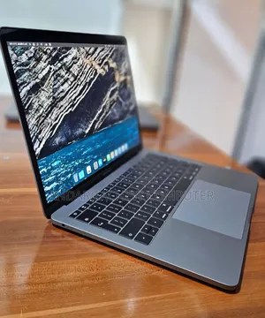 New Laptop Apple MacBook Pro 2017 8GB Intel Core i5 SSD 256GB