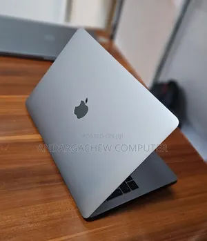 New Laptop Apple MacBook Pro 2017 8GB Intel Core i5 SSD 256GB