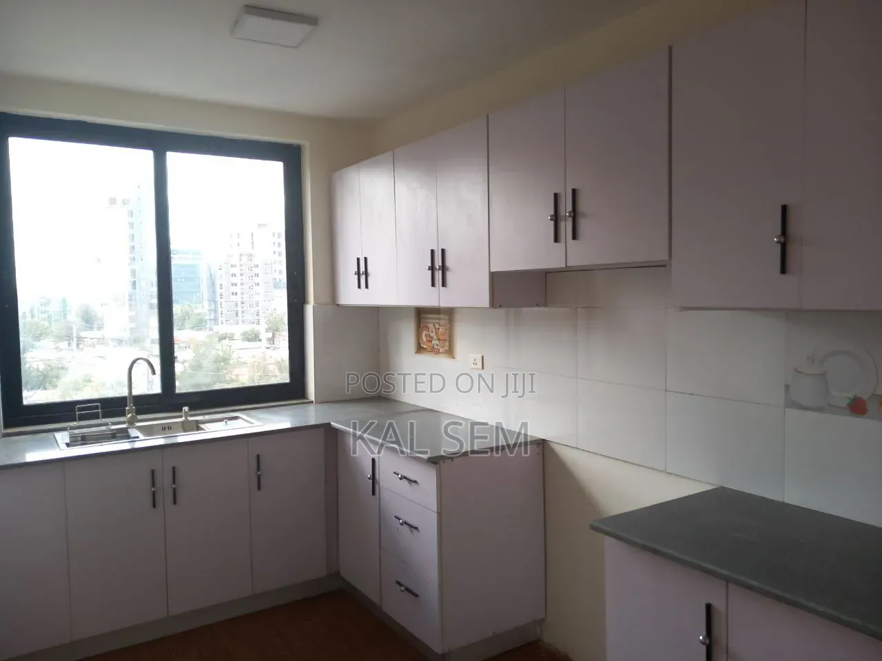 4bdrm Apartment in Bole for sale