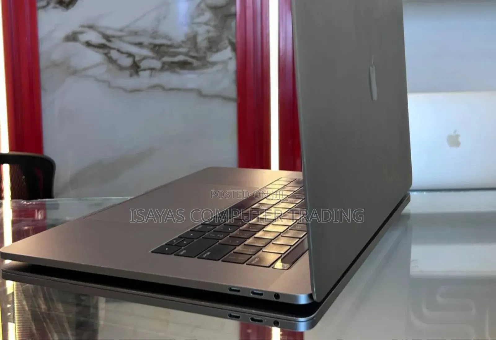 New Laptop Apple MacBook Pro 2018 16GB Intel Core i7 SSD 512GB