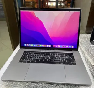 New Laptop Apple MacBook Pro 2017 16GB Intel Core i7 SSD 512GB